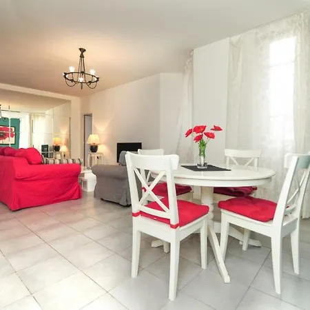 Coquelicot Five Stars Holiday House *